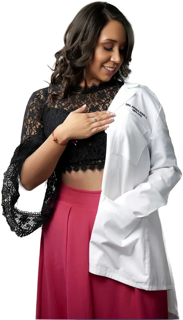 Dra. Andrea Soria M., especialista en Urología formada en RUDN University, Moscú
